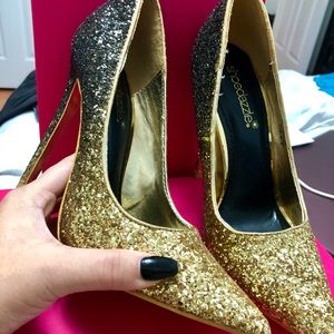 Black & Gold pumps brand new
